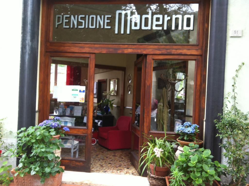 Hotel Pensione Moderna โบนัสโซลา ภายนอก รูปภาพ