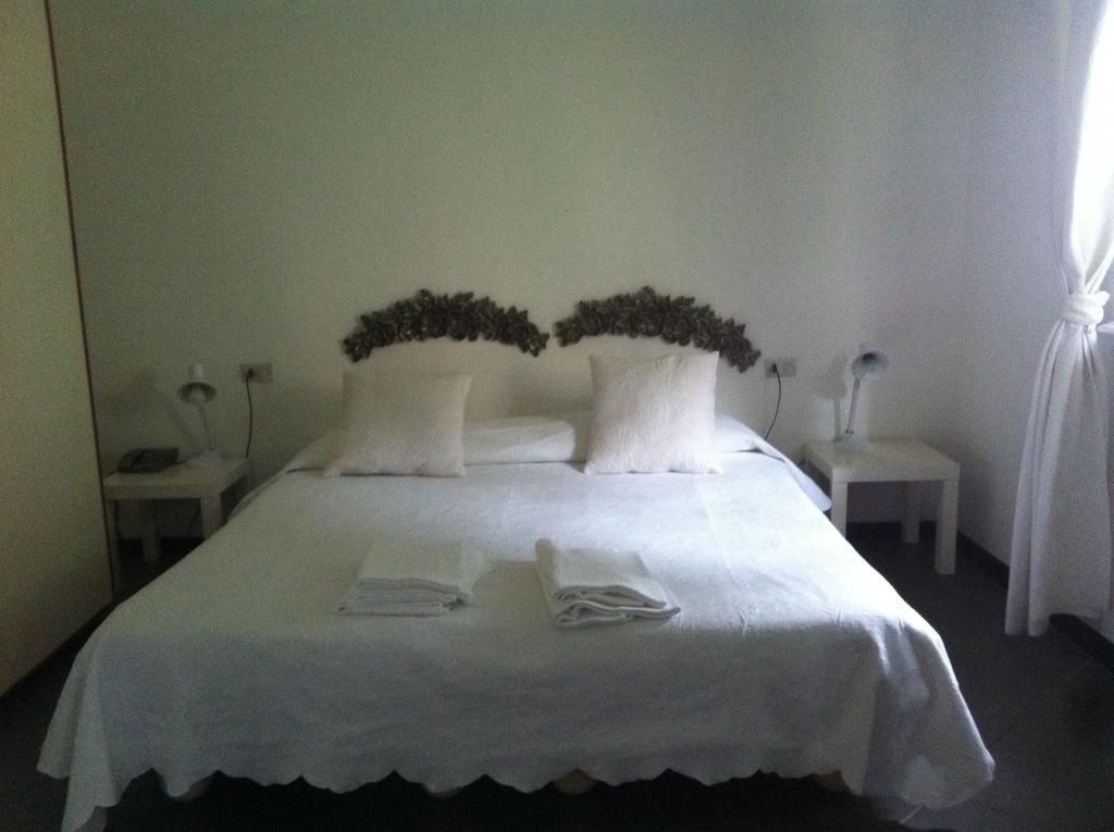 Hotel Pensione Moderna โบนัสโซลา ห้อง รูปภาพ
