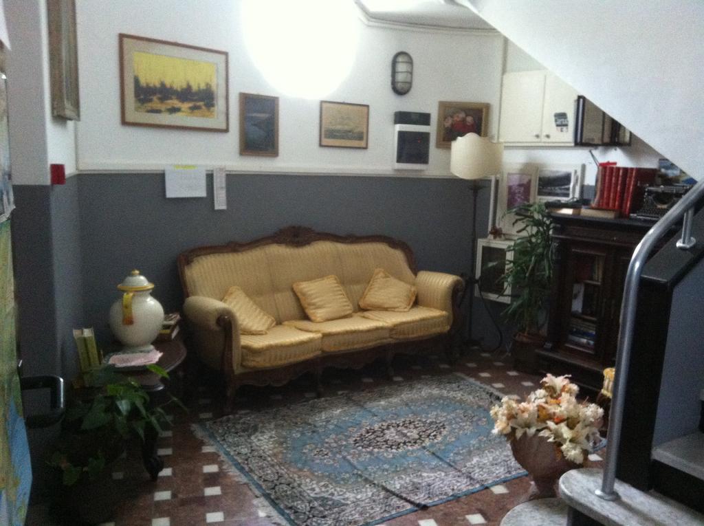 Hotel Pensione Moderna โบนัสโซลา ภายนอก รูปภาพ