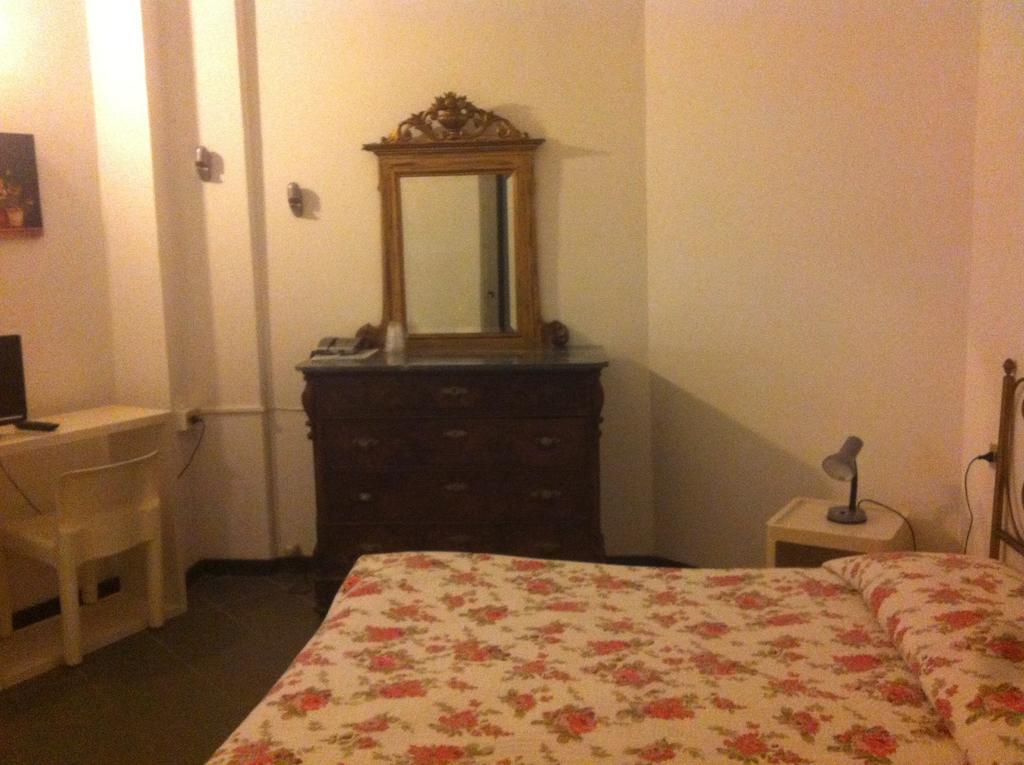 Hotel Pensione Moderna โบนัสโซลา ภายนอก รูปภาพ