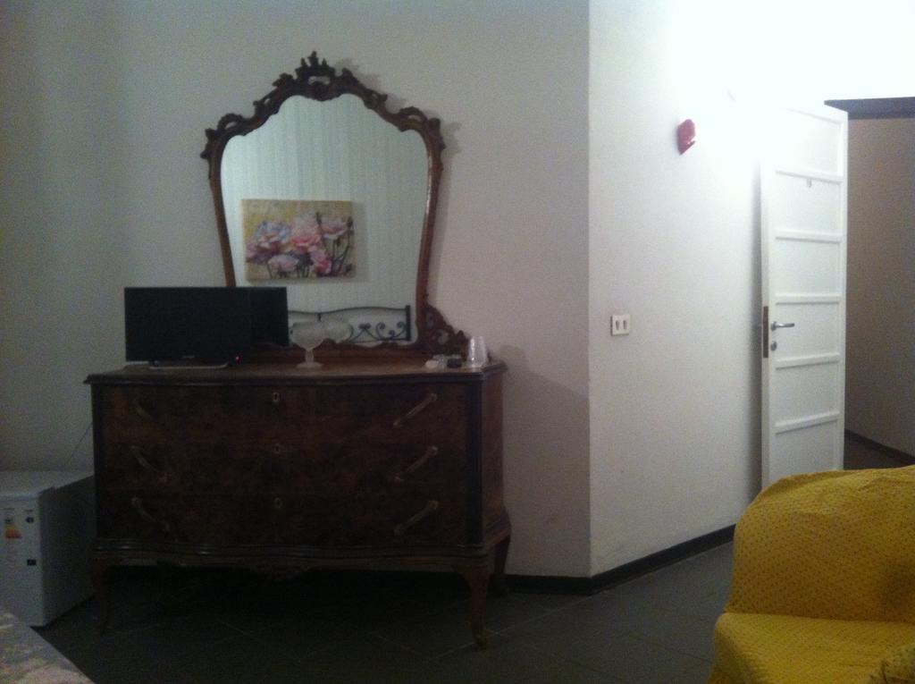 Hotel Pensione Moderna โบนัสโซลา ภายนอก รูปภาพ